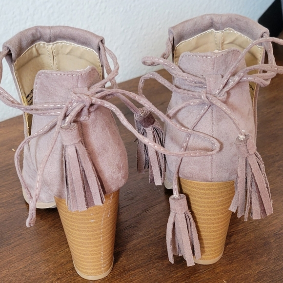 Taupe peep toe heel by Maurices size 5 - Picture 7 of 9